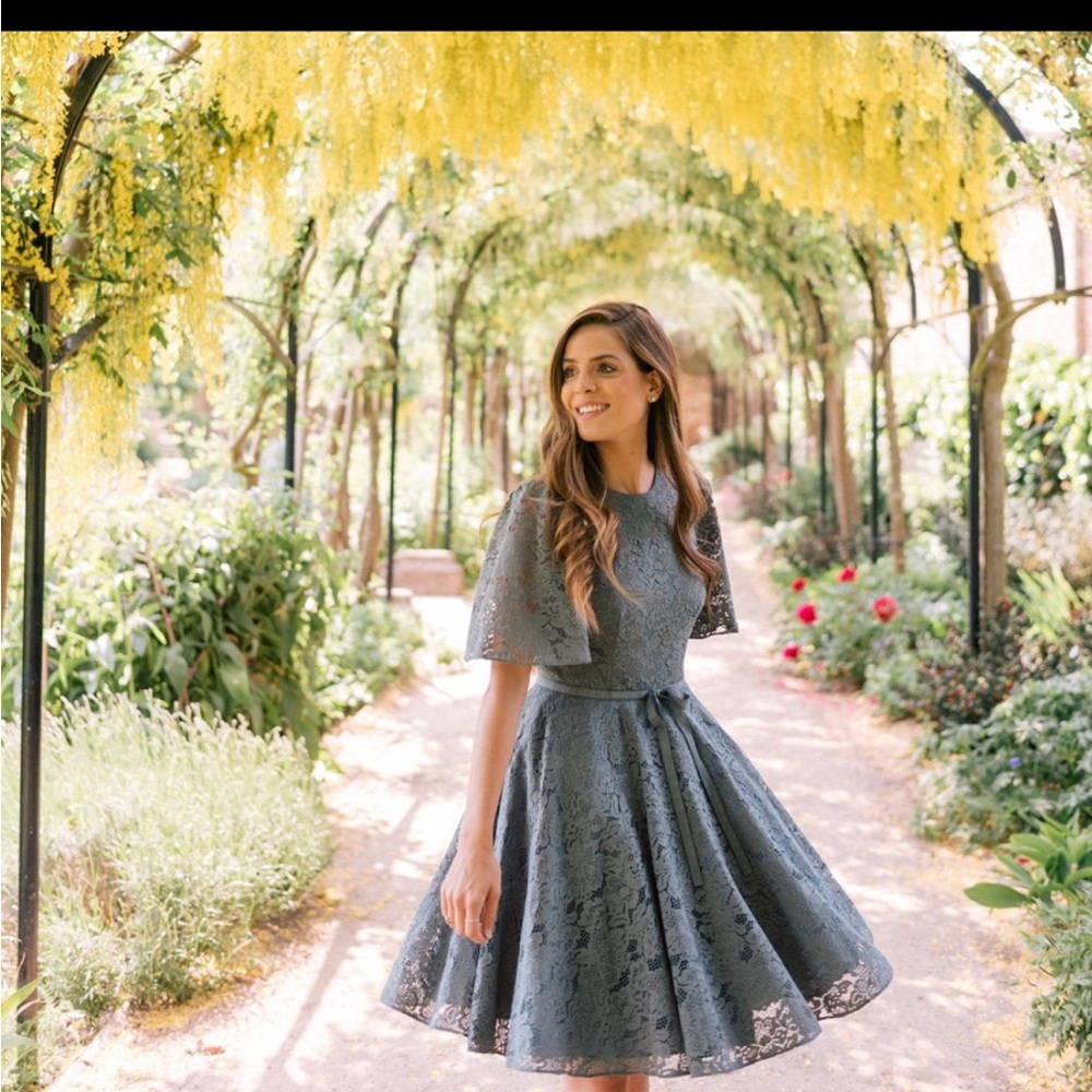 Gal Meets Glam Green Lace Dress